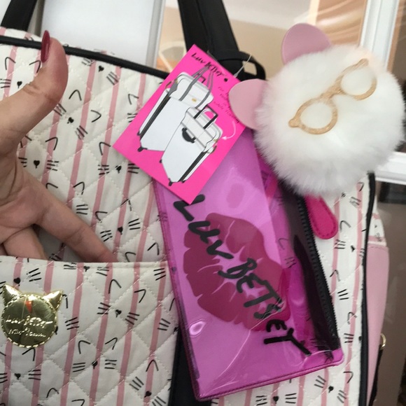 🆕 Betsey Johnson Kitty Weekender with Kitty Charm - Picture 4 of 8